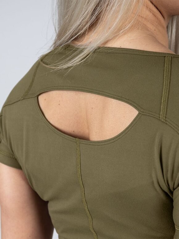 remotion croptop army back detail