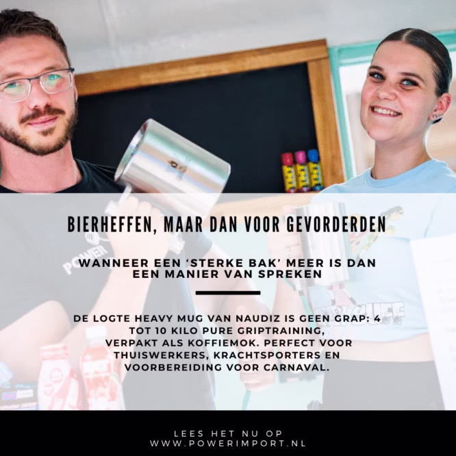 Twee lachende mensen houden elk een Logte Heavy Mug vast bij een sportdrankbar, met op de achtergrond Power Import producten.