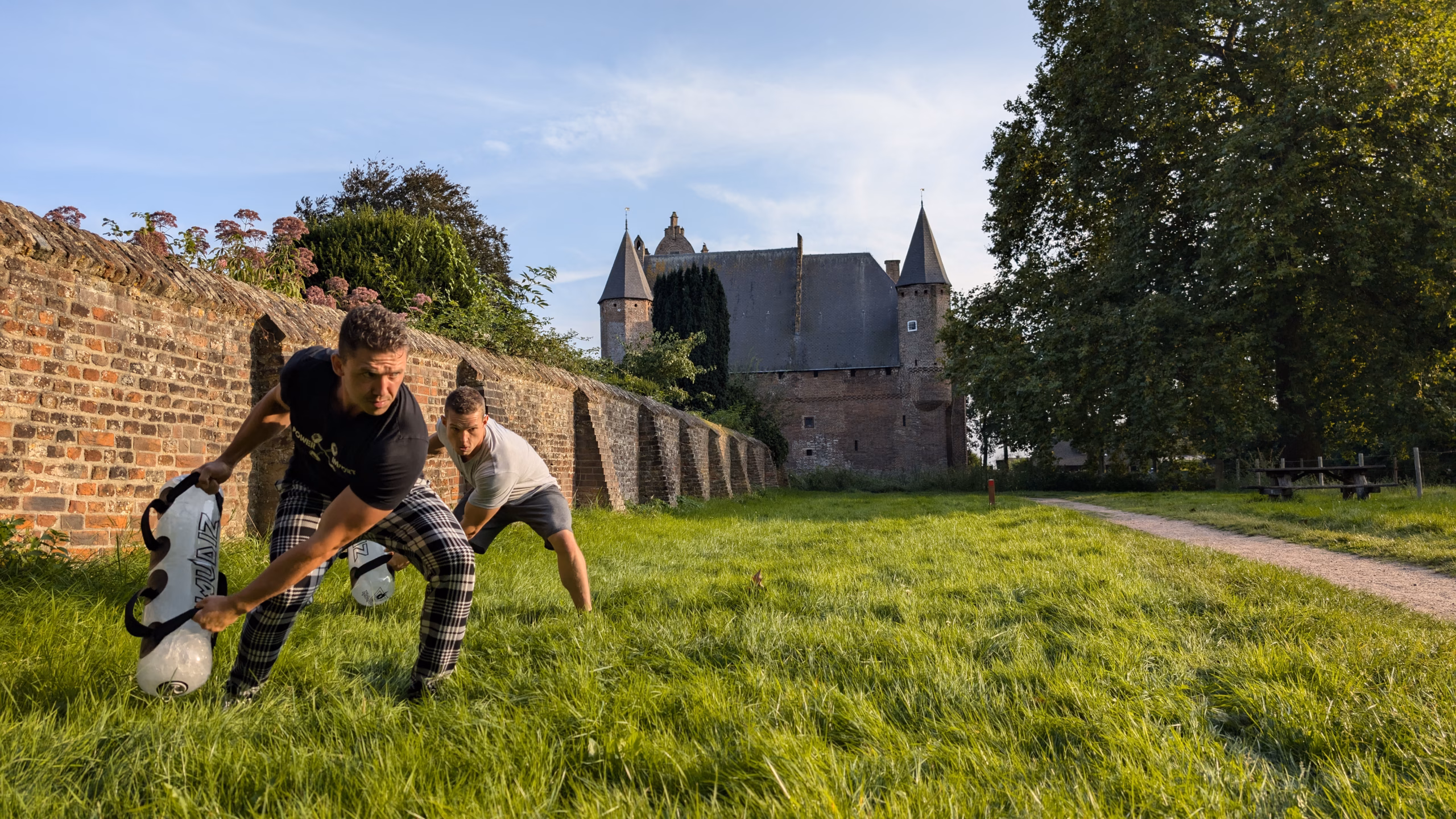 Dynamische oefeningen met de Naudiz Aqua Powerbag